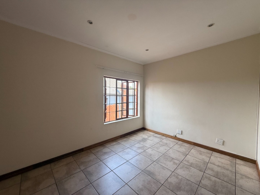 To Let 3 Bedroom Property for Rent in Landsmeer Residential Estate North West